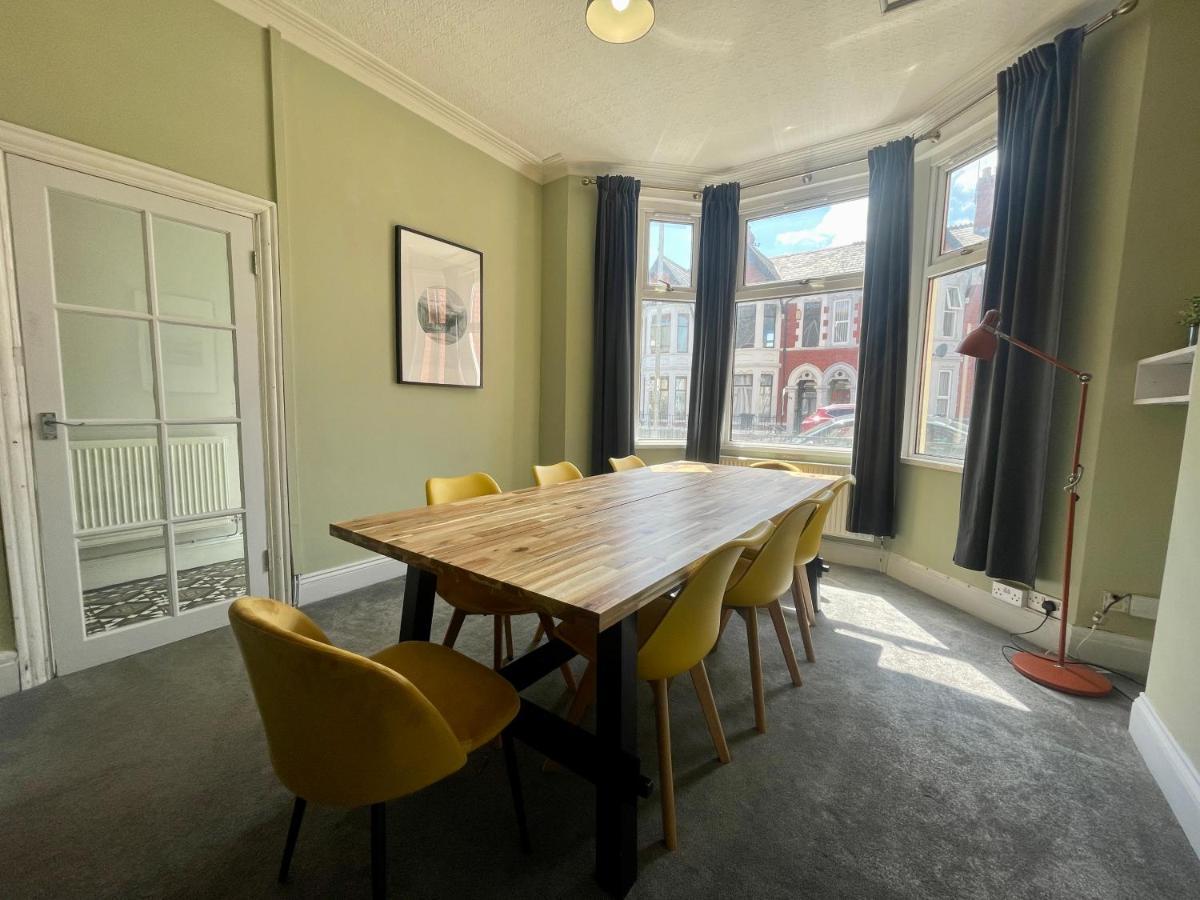 Edwardian City Centre House For Big Groups, Offroad Parking & Hot Tub! Cardiff Exterior photo